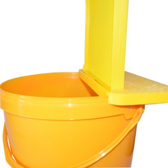 Držák rámků k odvíčkování na kbelík
